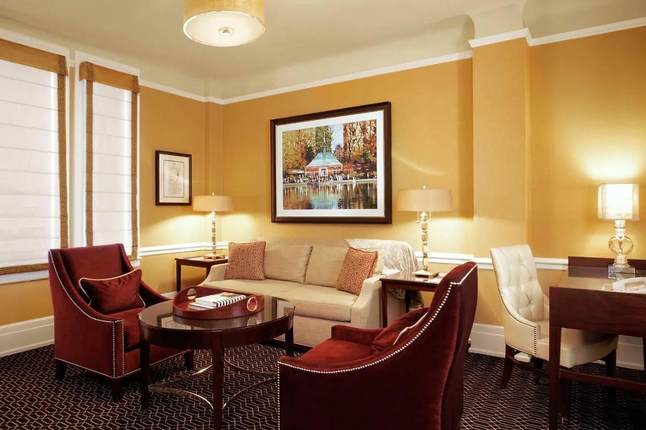 The Algonquin Hotel Times Square, Autograph Collection New York